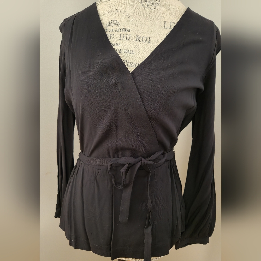 J. Crew black V-neck belted long sleeve top in size 4